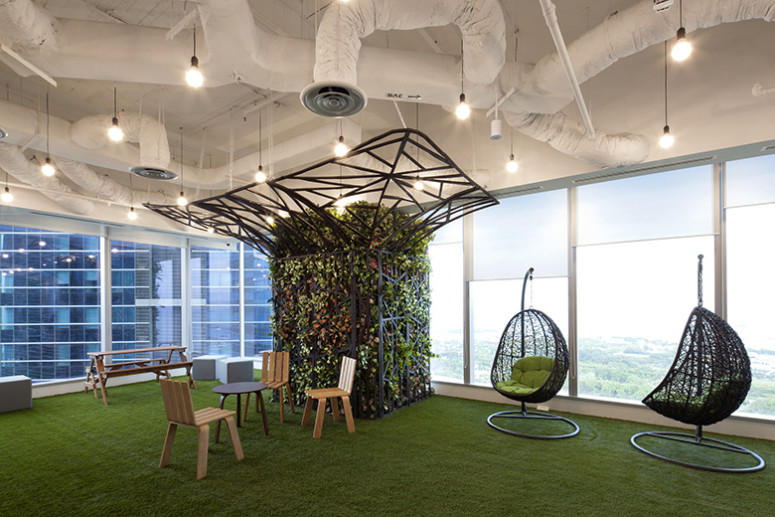 Booking.com Sinagpore Office workspace e1434573496298