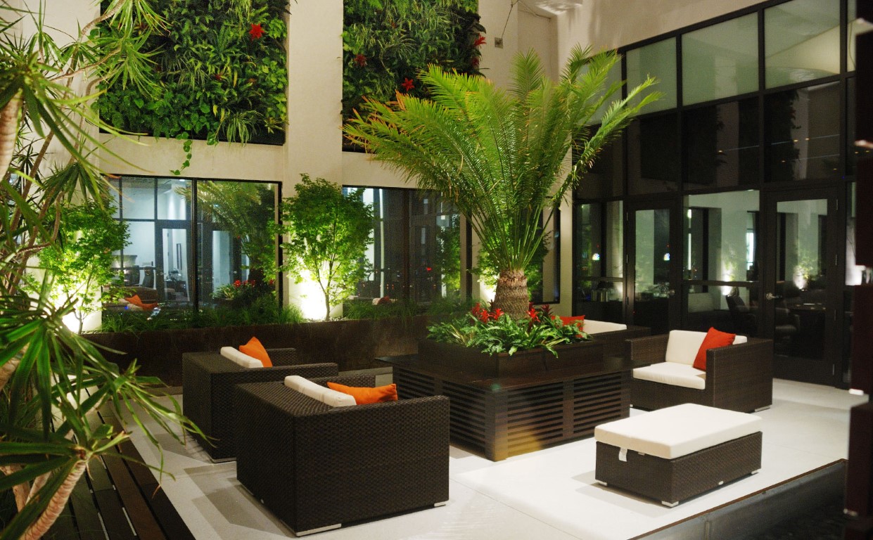 Procopio-san-diego-lounge-with-living-walls