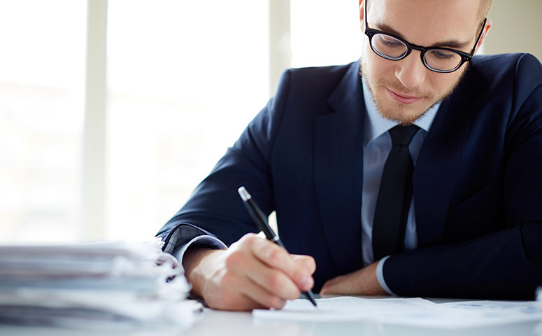 five things you cant afford to overlook when signing your lease