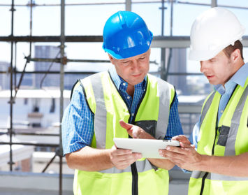 construction workers tablet featured