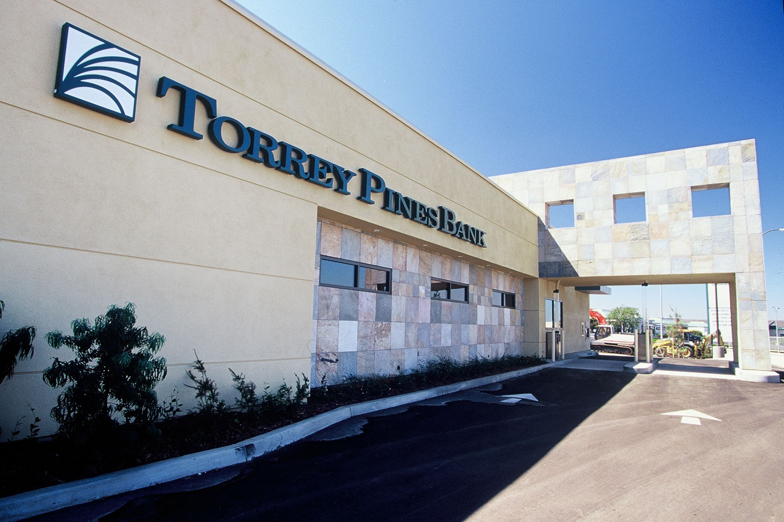Torrey Pines Bank drive thru