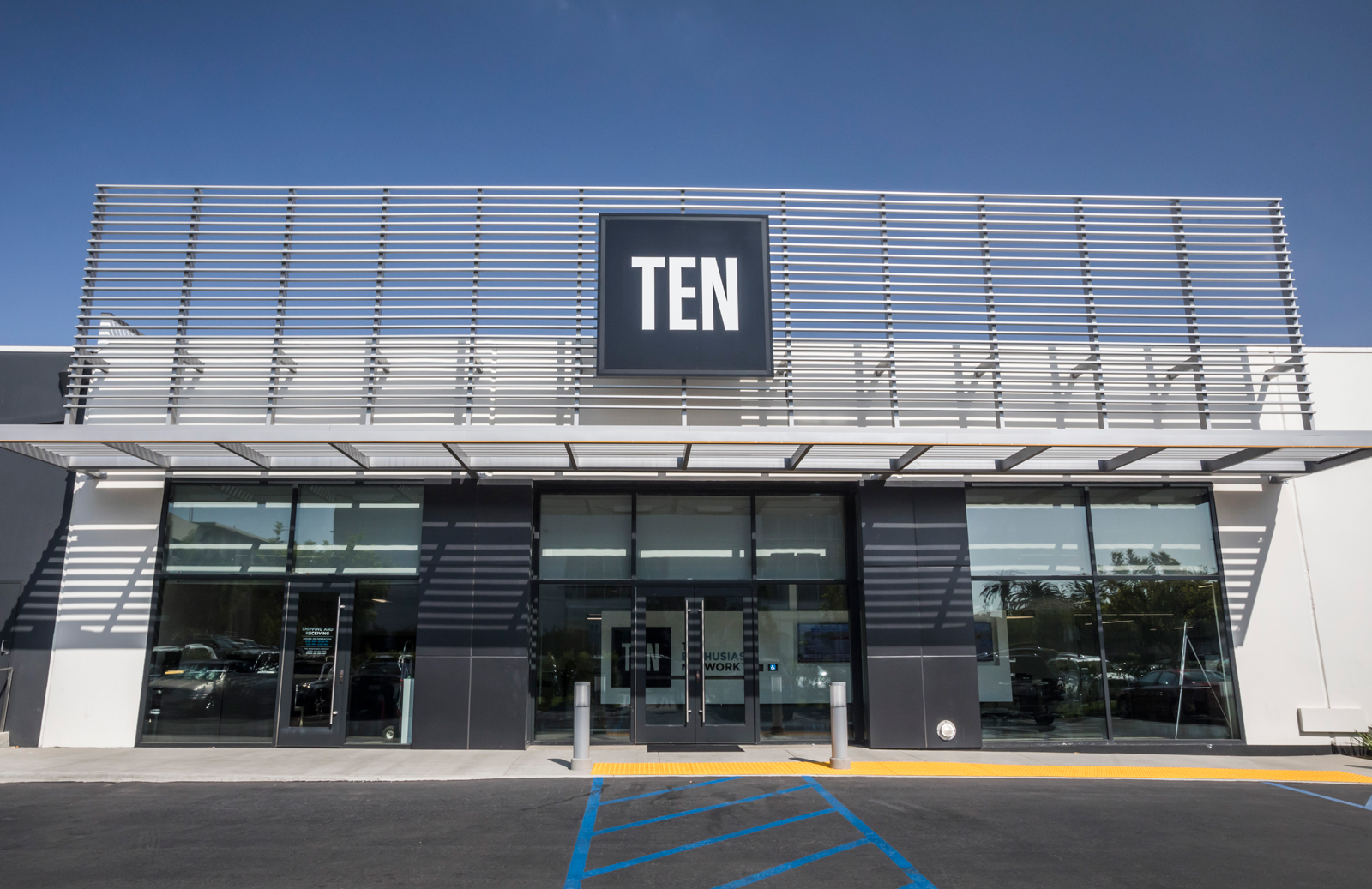 ten el segundo front of building