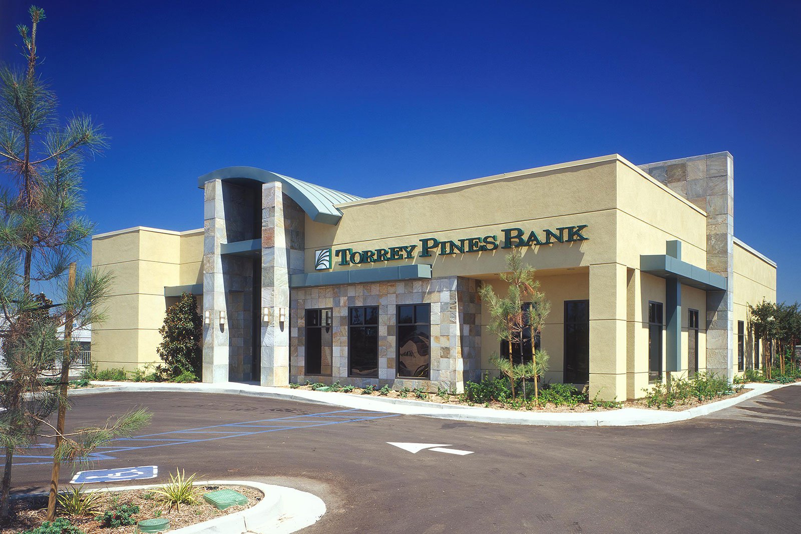 Torrey Pines Bank exterior