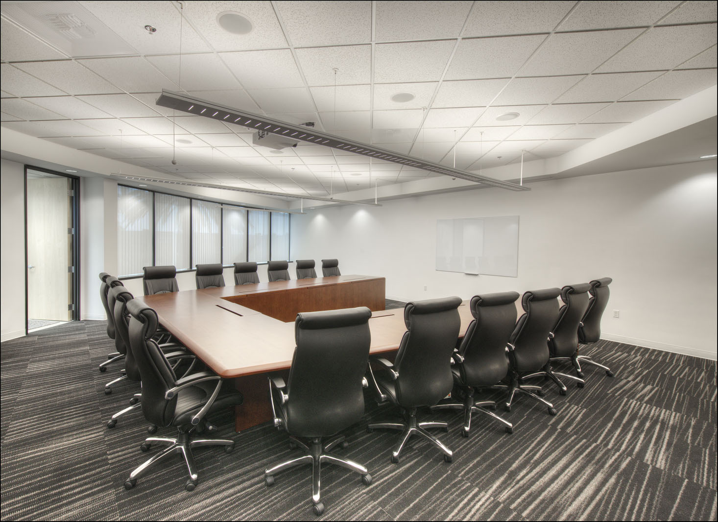 Entropic conference room
