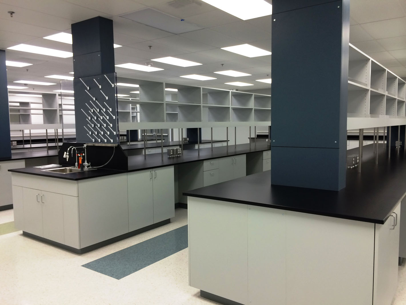 Accriva lab benches