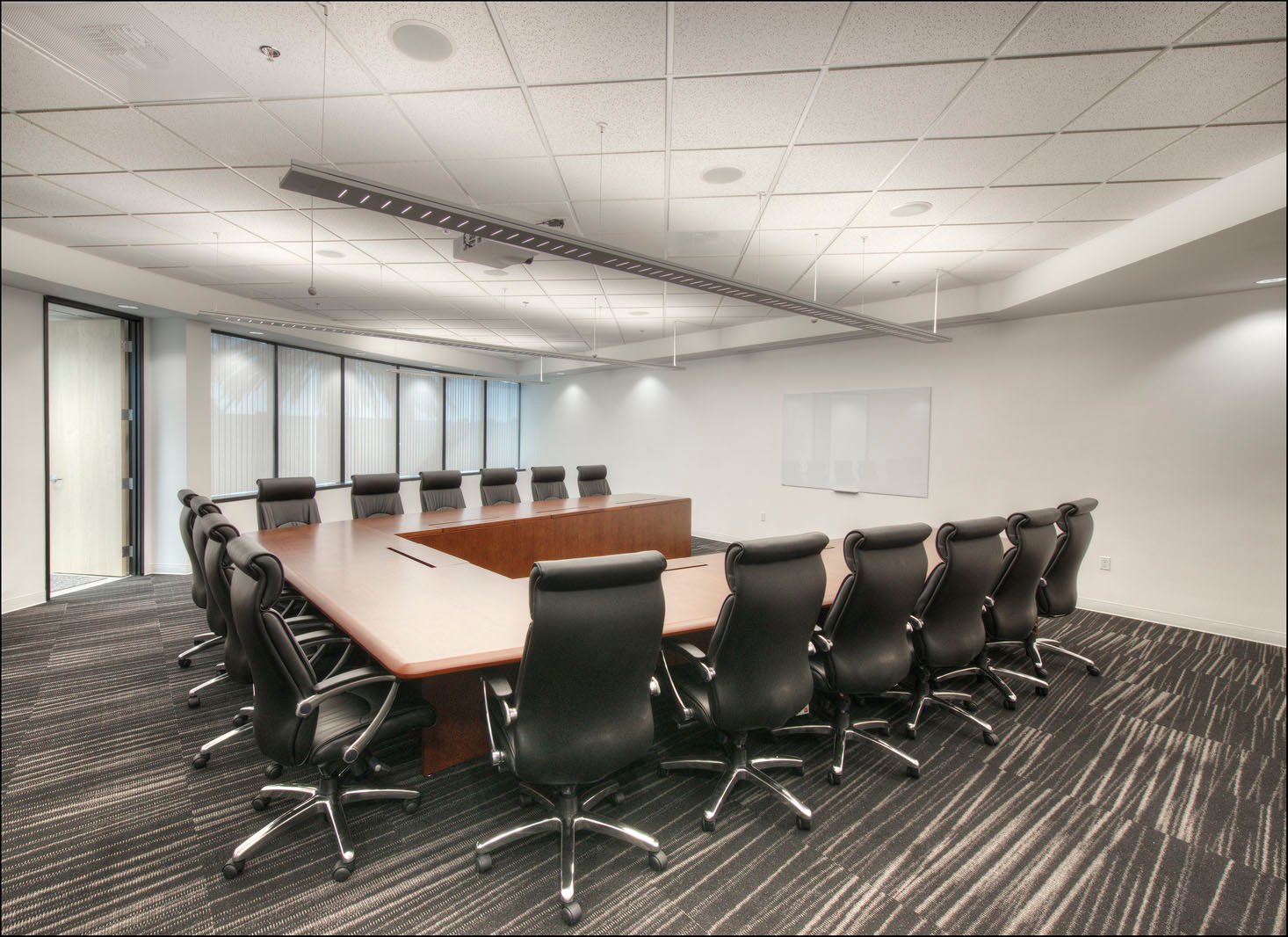 Entropic conference room