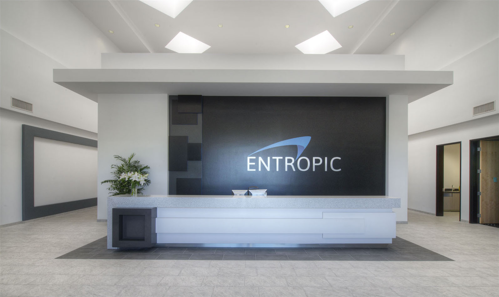 Entropic reception desk